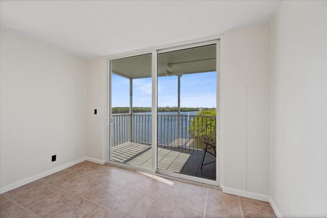 689 NE 6th Court 4010, Boynton Beach, FL 33435