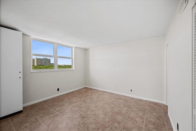 689 NE 6th Court 4010, Boynton Beach, FL 33435