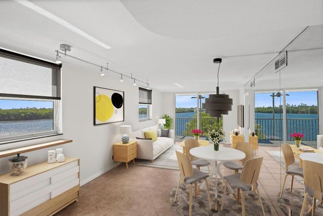 689 NE 6th Court 4010, Boynton Beach, FL 33435