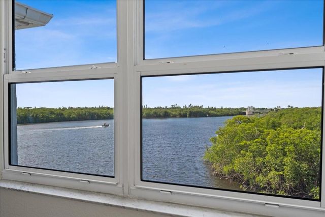 689 NE 6th Court 4010, Boynton Beach, FL 33435