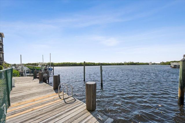 689 NE 6th Court 4010, Boynton Beach, FL 33435