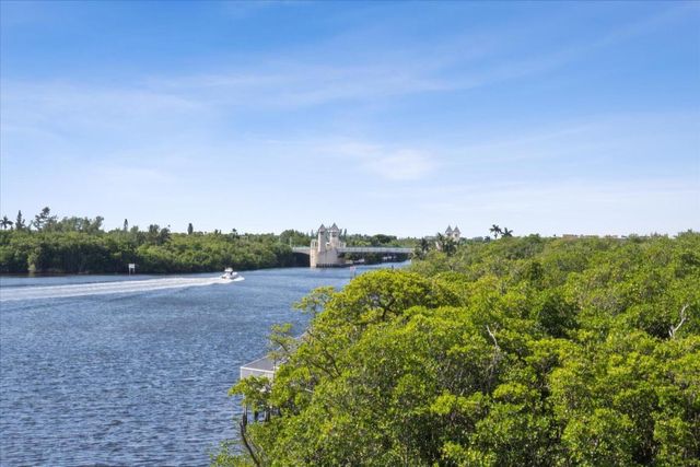 689 NE 6th Court 4010, Boynton Beach, FL 33435