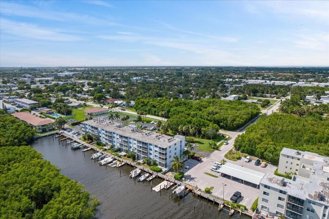 689 NE 6th Court 4010, Boynton Beach, FL 33435