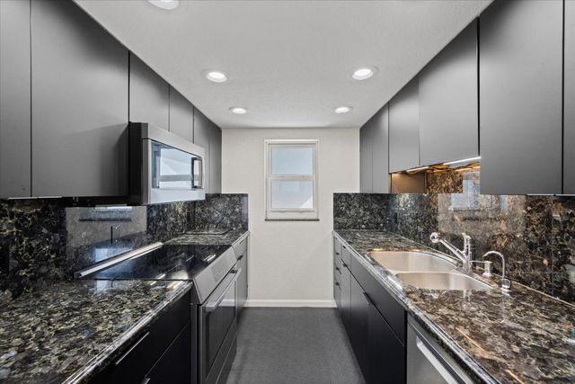 689 NE 6th Court 4010, Boynton Beach, FL 33435