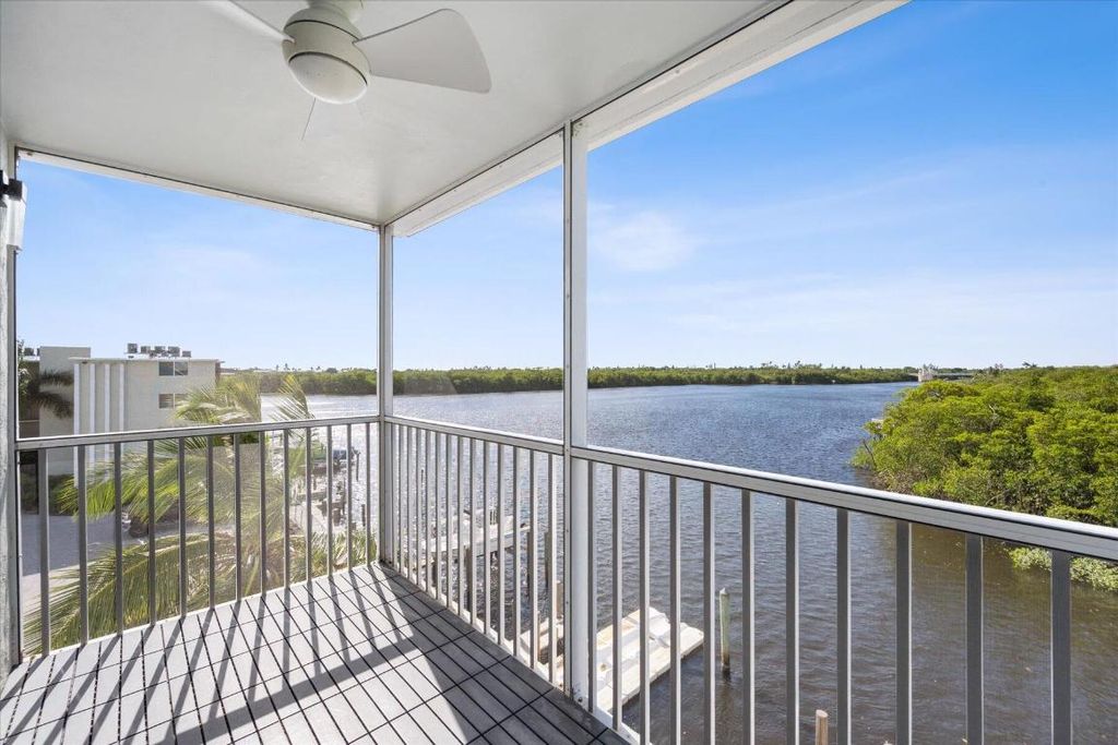 689 NE 6th Court 4010, Boynton Beach, FL 33435