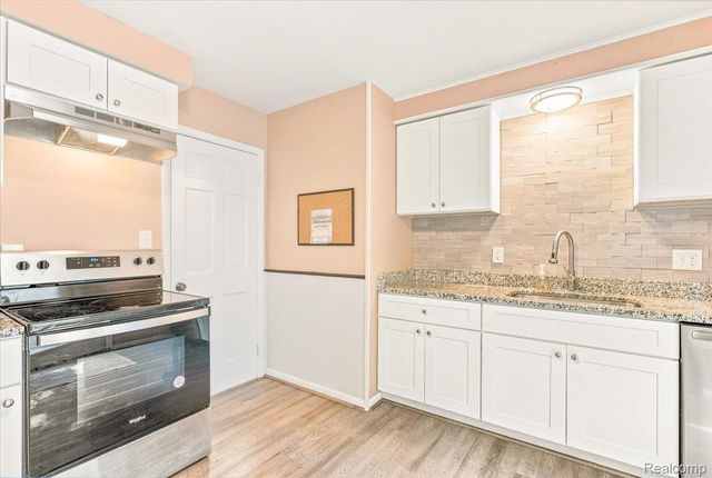 1482 Blossom Avenue, Ypsilanti Charter Township, MI 48198