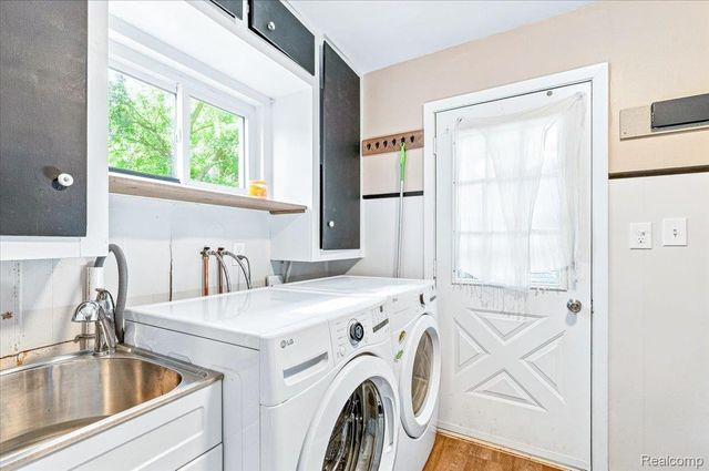 1482 Blossom Avenue, Ypsilanti Charter Township, MI 48198