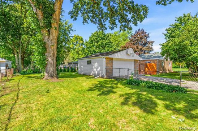 1482 Blossom Avenue, Ypsilanti Charter Township, MI 48198