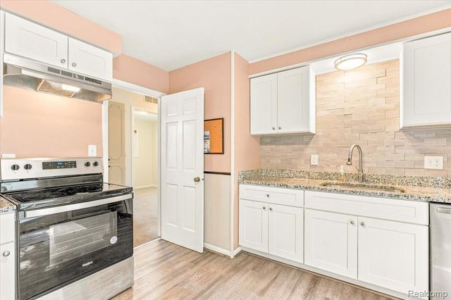 1482 Blossom Avenue, Ypsilanti Charter Township, MI 48198