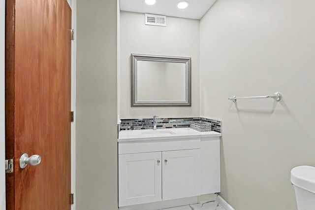 2400 N Yale Ave, Wichita, KS 67220
