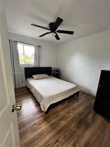 3221 NW 182nd St, Miami Gardens, FL 33056