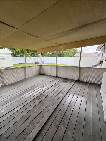 3221 NW 182nd St, Miami Gardens, FL 33056