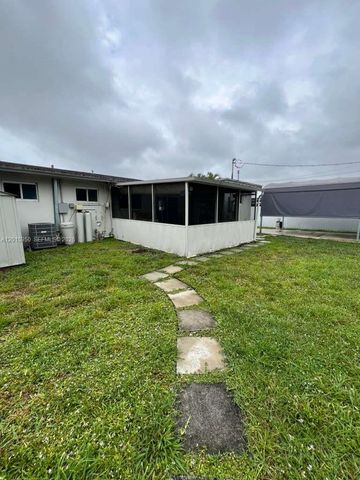 3221 NW 182nd St, Miami Gardens, FL 33056