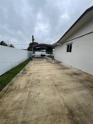 3221 NW 182nd St, Miami Gardens, FL 33056