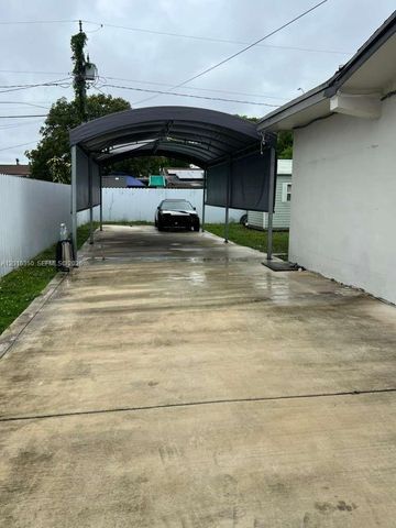 3221 NW 182nd St, Miami Gardens, FL 33056