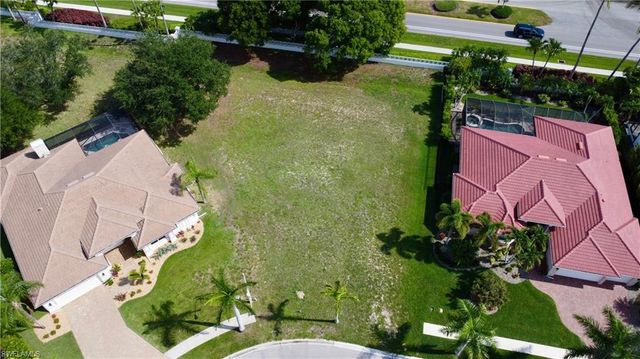 1907 Lagoon LN, Cape Coral, FL 33914