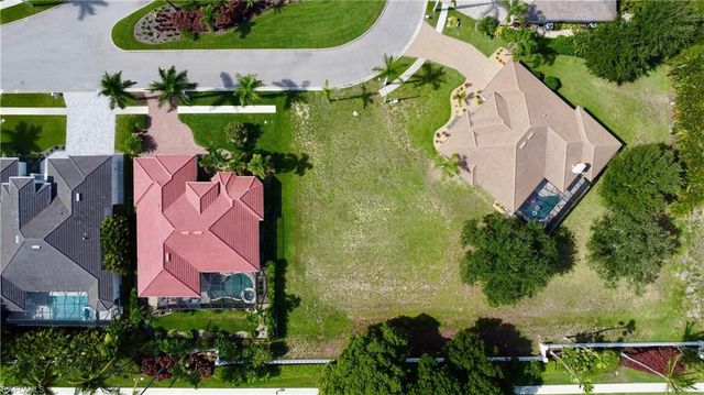 1907 Lagoon LN, Cape Coral, FL 33914
