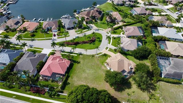 1907 Lagoon LN, Cape Coral, FL 33914