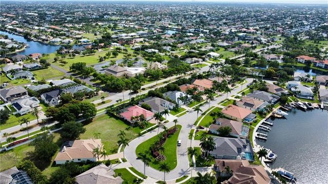1907 Lagoon LN, Cape Coral, FL 33914