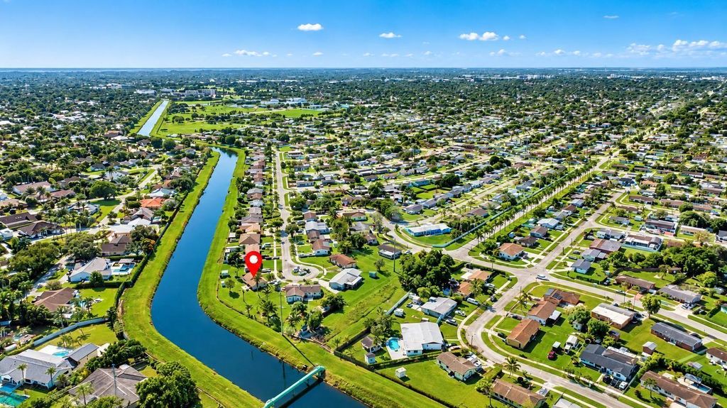 Image 4 of property listing at 10621 SW 141ST DRIVE, Miami, FL 33176