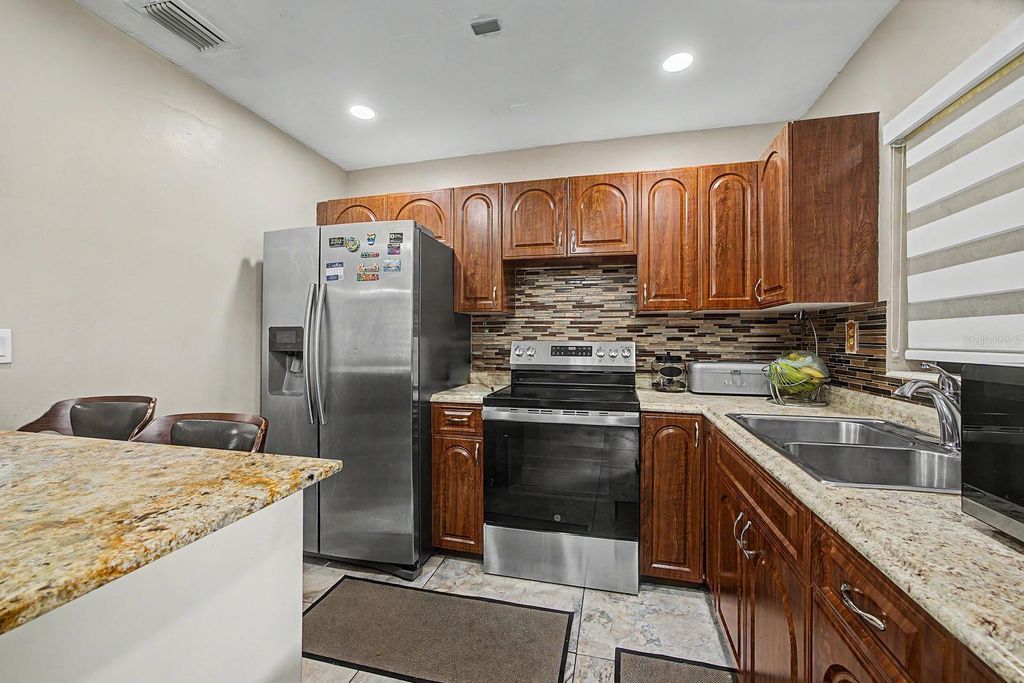 Image 5 of property listing at 10621 SW 141ST DRIVE, Miami, FL 33176