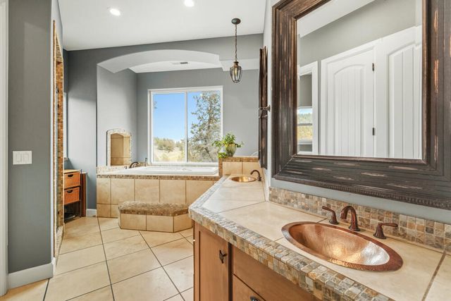 6447 Jake Road, Klamath Falls, OR 97601