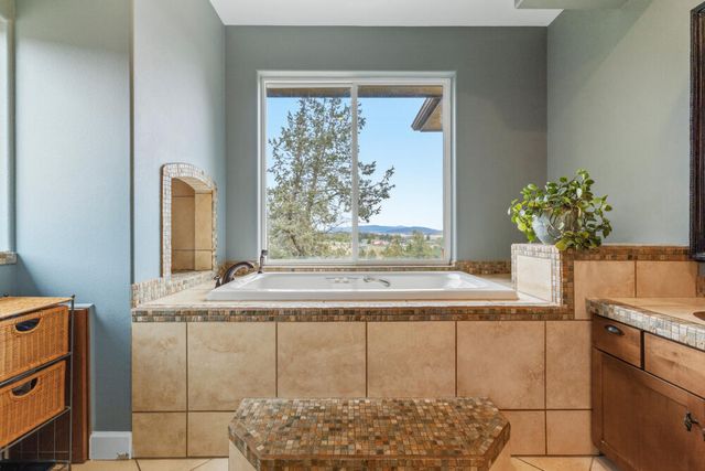 6447 Jake Road, Klamath Falls, OR 97601