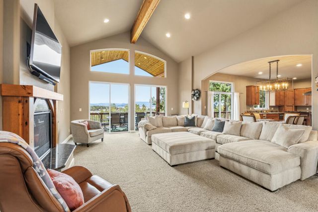 6447 Jake Road, Klamath Falls, OR 97601