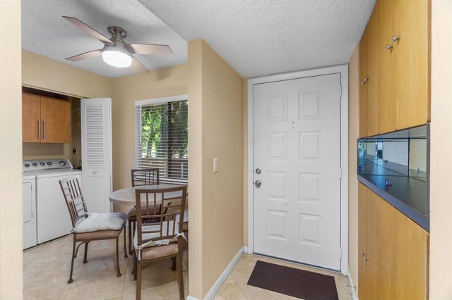 6515 Kensington Lane 201, Delray Beach, FL 33446