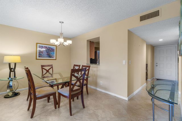 6515 Kensington Lane 201, Delray Beach, FL 33446