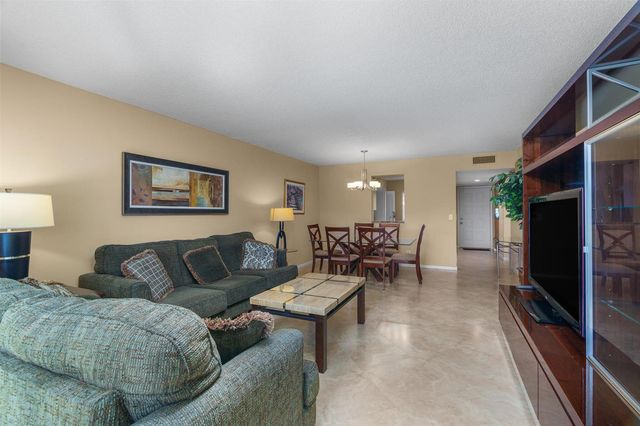 6515 Kensington Lane 201, Delray Beach, FL 33446