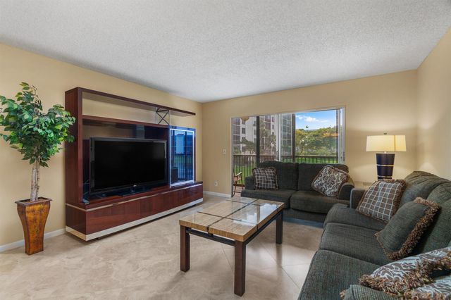 6515 Kensington Lane 201, Delray Beach, FL 33446