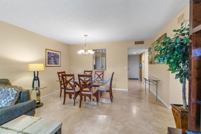 6515 Kensington Lane 201, Delray Beach, FL 33446