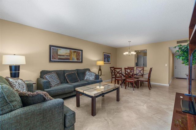 6515 Kensington Lane 201, Delray Beach, FL 33446
