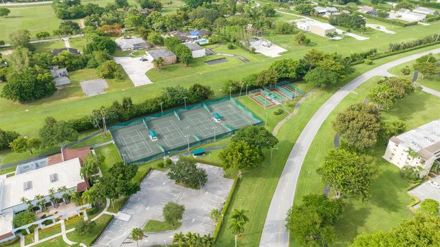 6515 Kensington Lane 201, Delray Beach, FL 33446