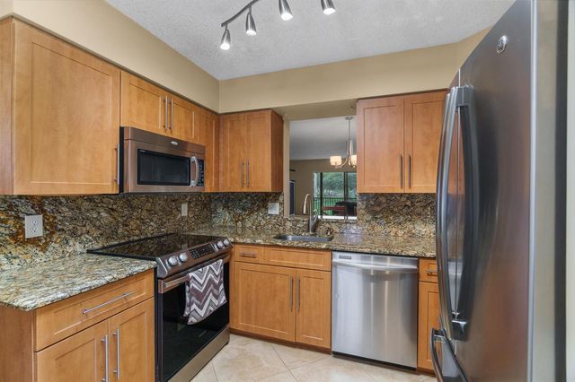 6515 Kensington Lane 201, Delray Beach, FL 33446