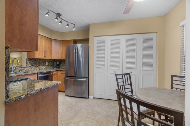 6515 Kensington Lane 201, Delray Beach, FL 33446
