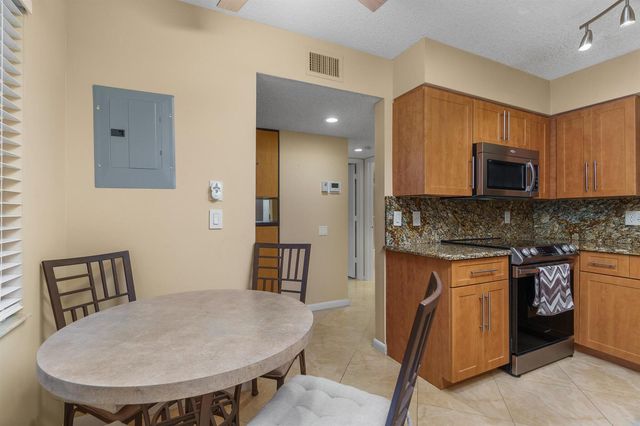 6515 Kensington Lane 201, Delray Beach, FL 33446