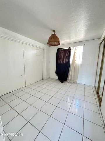 200 DURRILL Road, El Paso, TX 79915