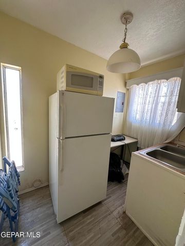 200 DURRILL Road, El Paso, TX 79915
