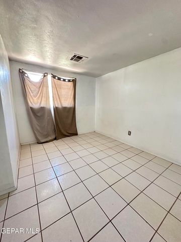 200 DURRILL Road, El Paso, TX 79915