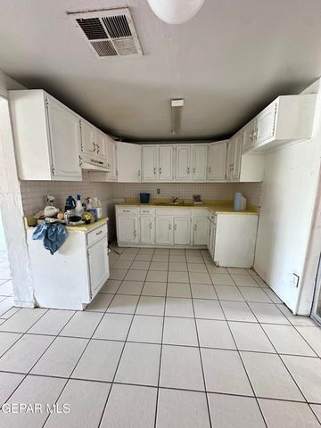 200 DURRILL Road, El Paso, TX 79915