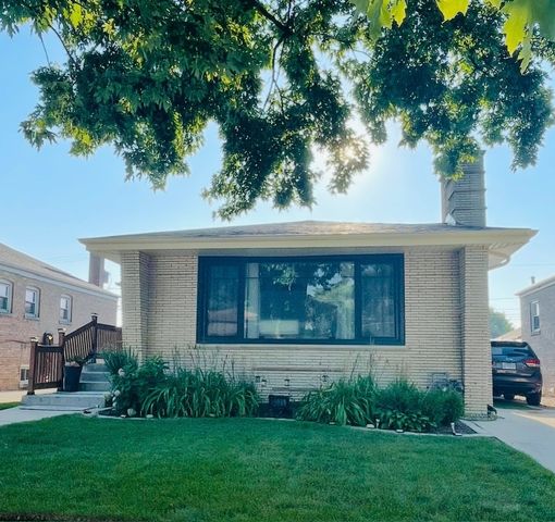 9321 S Avers Avenue, Evergreen Park, IL 60805