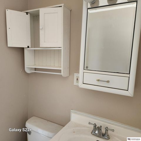 2134 S 48th Street, Omaha, NE 68106