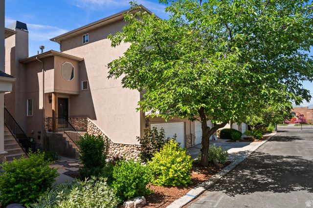 2326 E SKY PINES CT, Holladay, UT 84117