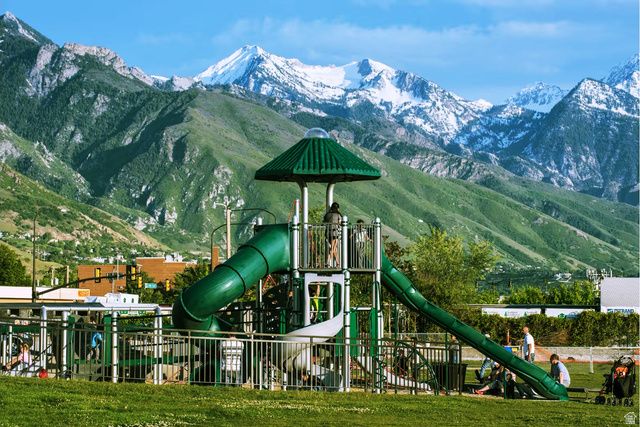 2326 E SKY PINES CT, Holladay, UT 84117