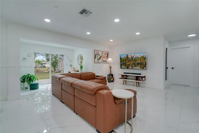 1401 SW 94th Ave, Miami, FL 33174