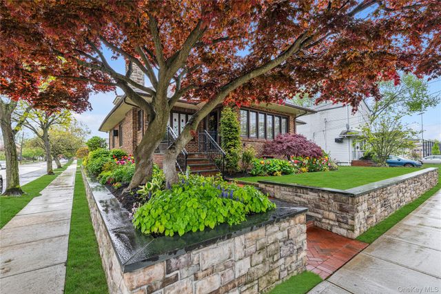 40 Harding Avenue, Lynbrook, NY 11563