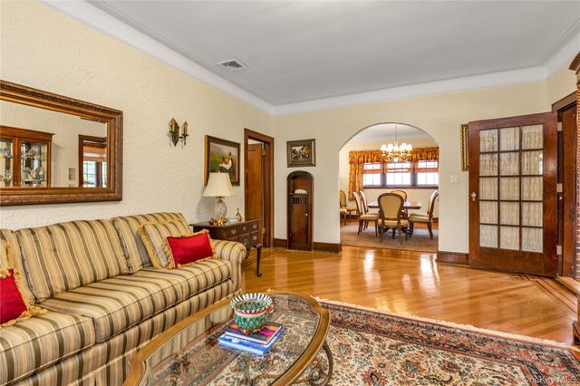 40 Harding Avenue, Lynbrook, NY 11563