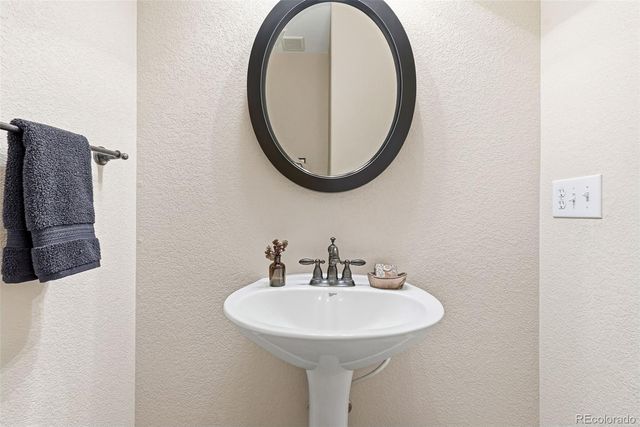 6175 S Paris Street, Englewood, CO 80111